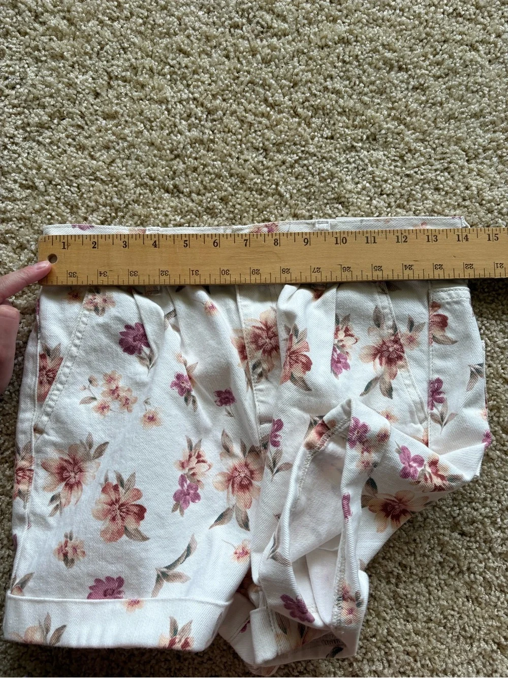 American Eagle Outfitters White High-Waist Floral Shorts Mom Shorts Size 2